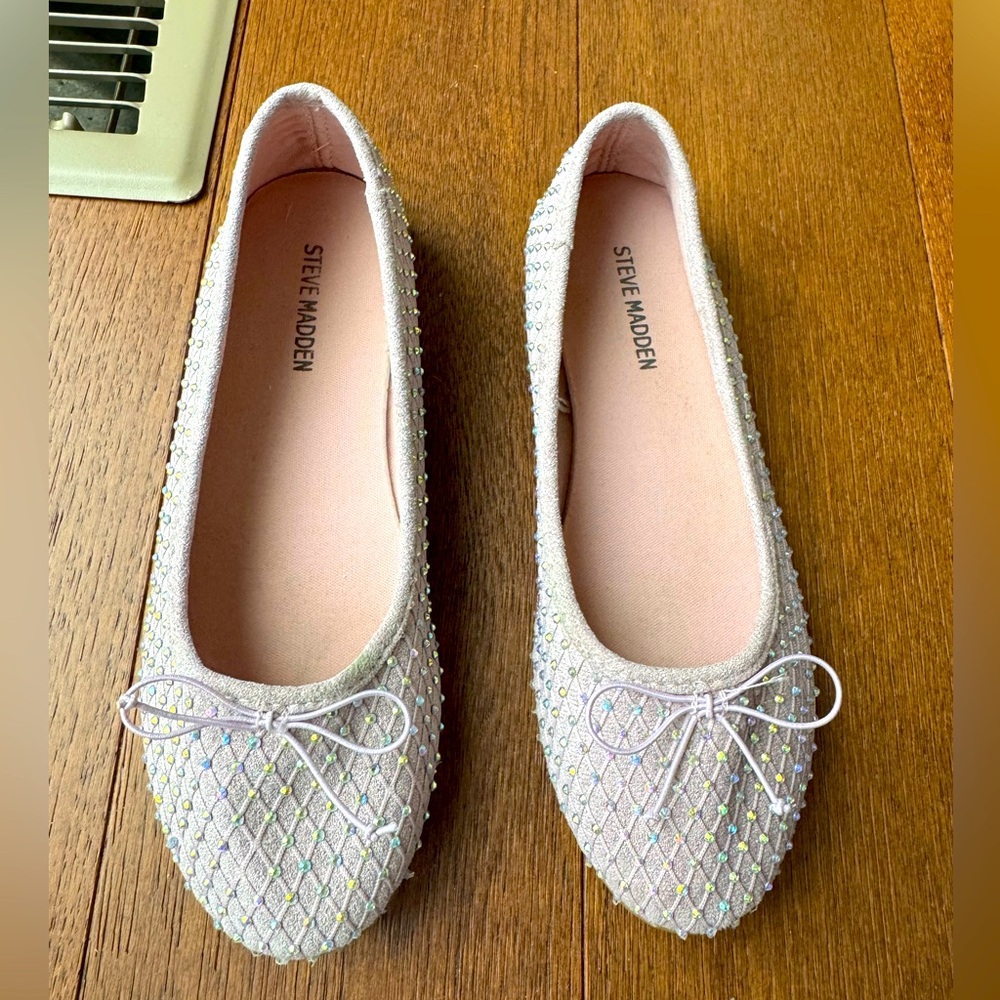 Gently used Steve Madden Glitter Ballet Flats for girls. Size 3